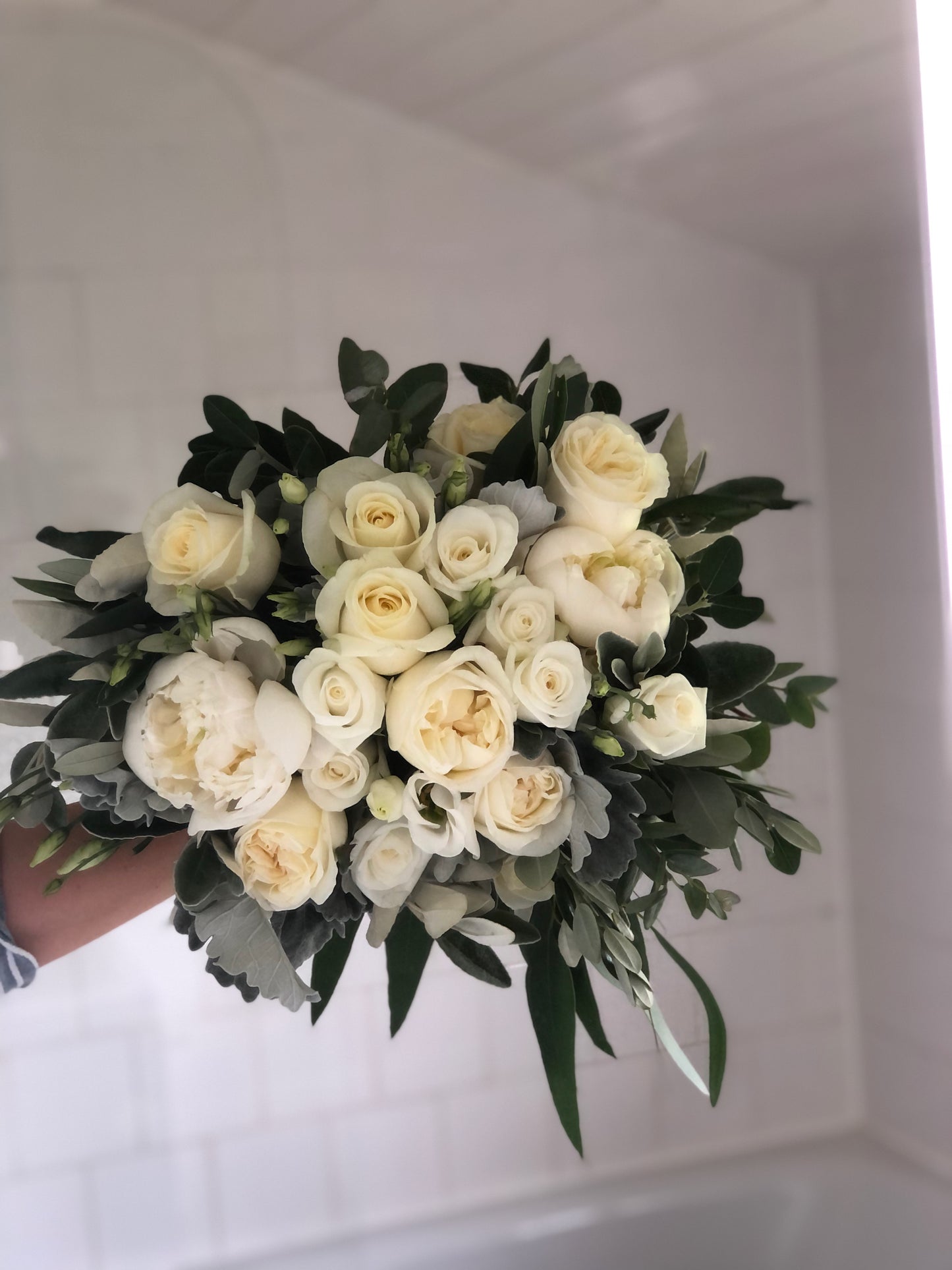 18 White Roses Bouquet