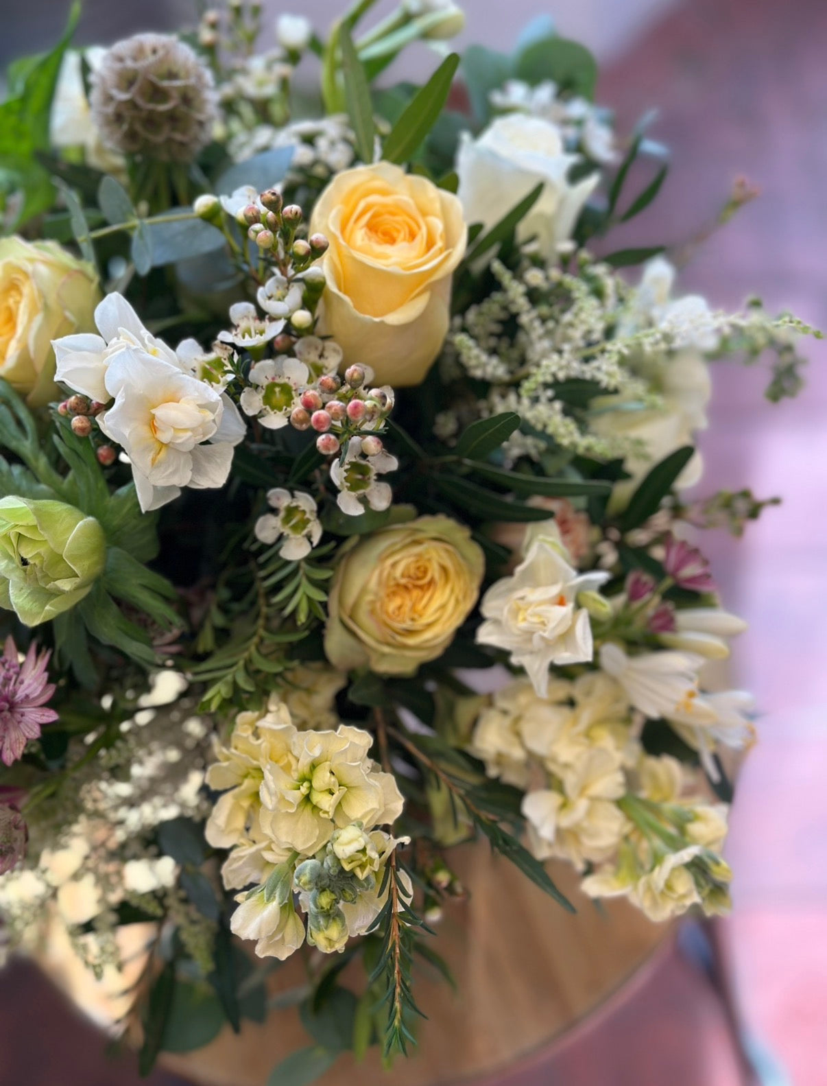 Lemons and Creams Table Arrangement